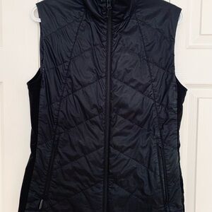 Icebreaker Women's Black Merinoloft vest -
Size Medium